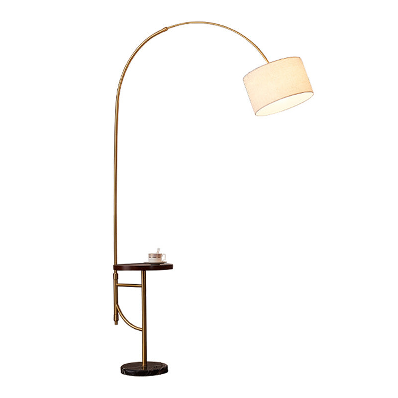 Metallic gewölbte Bodenbeleuchtung Minimalismus 1 Kopf Wohnzimmer Stehbaumlampe mit Trommelstoffschatten in Gold