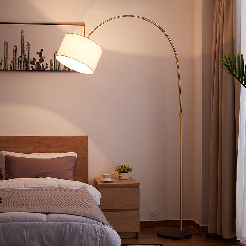 Metallic gebogen vloerverlichting Minimalisme 1 kop woonkamer staande vloerlamp met trommelstofstof in goud