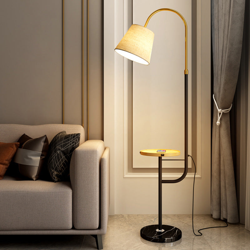 Goudzwarte kegelvormige gebogen vloerlicht Simplicity Fabric 1 lamp woonkamer staande lamp met lade