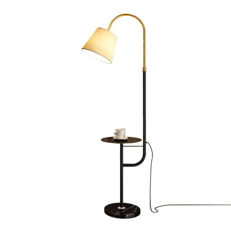 Goudzwarte kegelvormige gebogen vloerlicht Simplicity Fabric 1 lamp woonkamer staande lamp met lade