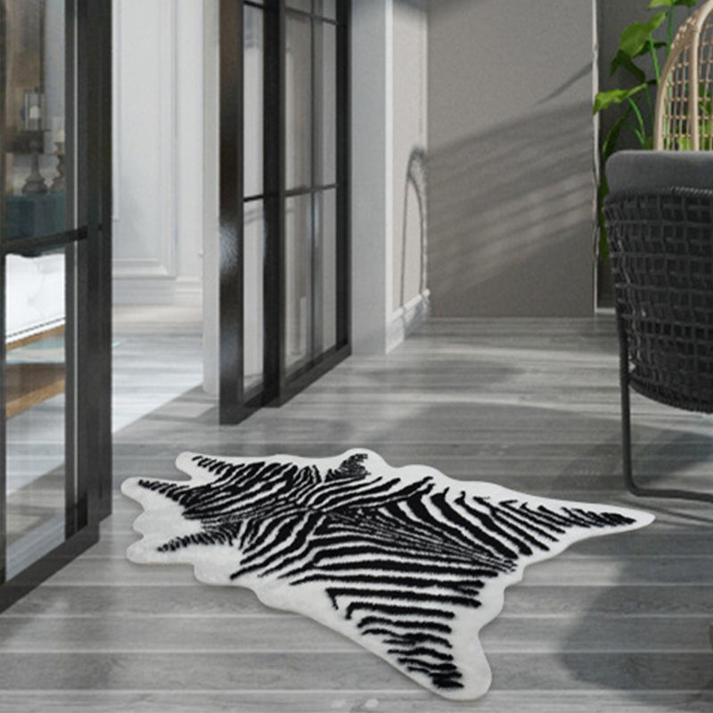 Nordic Zebra Print Teppich Schwarz-Weiß-Synthetik Teppich Anti-Rutschtierfreundlicher Maschinenwaschableie für Wohnkultur