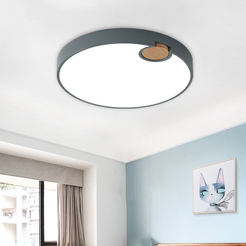 El dormitorio está equipado con luces LED incrustadas grises acrílicas nórdicas de 12 "/ 16" / 19,5 "de diámetro, redondas, blancas / tonos cálidos / luz natural