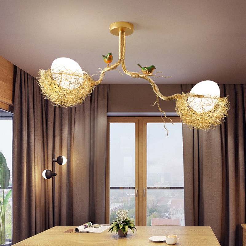 Kunstenaarsmelk witte glazen bal kroonluchter hanger 1/2/3-licht gouden hangende lamp met vogels en met de hand genaaid aluminium nest