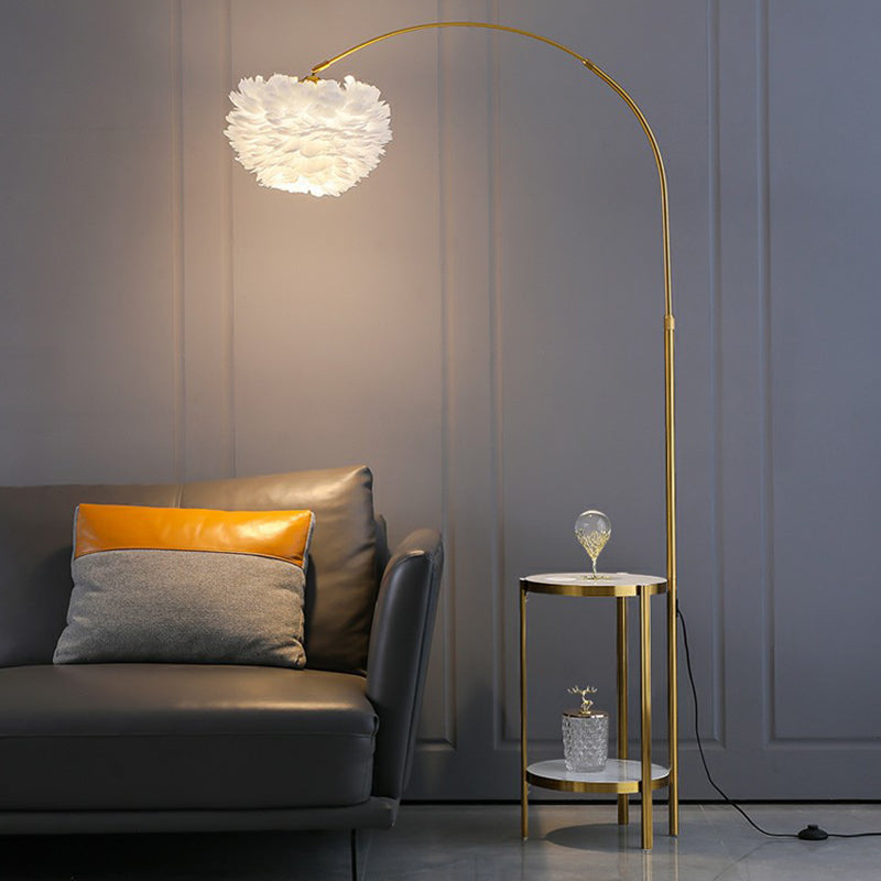 Boogarm staan ​​licht modern metallic 1-licht woonkamer vloerverlichting met verenschaduw en 2-laags plank