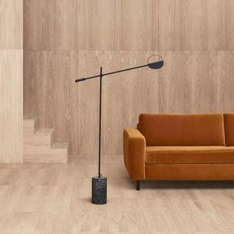 Braccio allungato metallico in piedi lampada da pavimento a led leggera con base a terrazzo cilindri