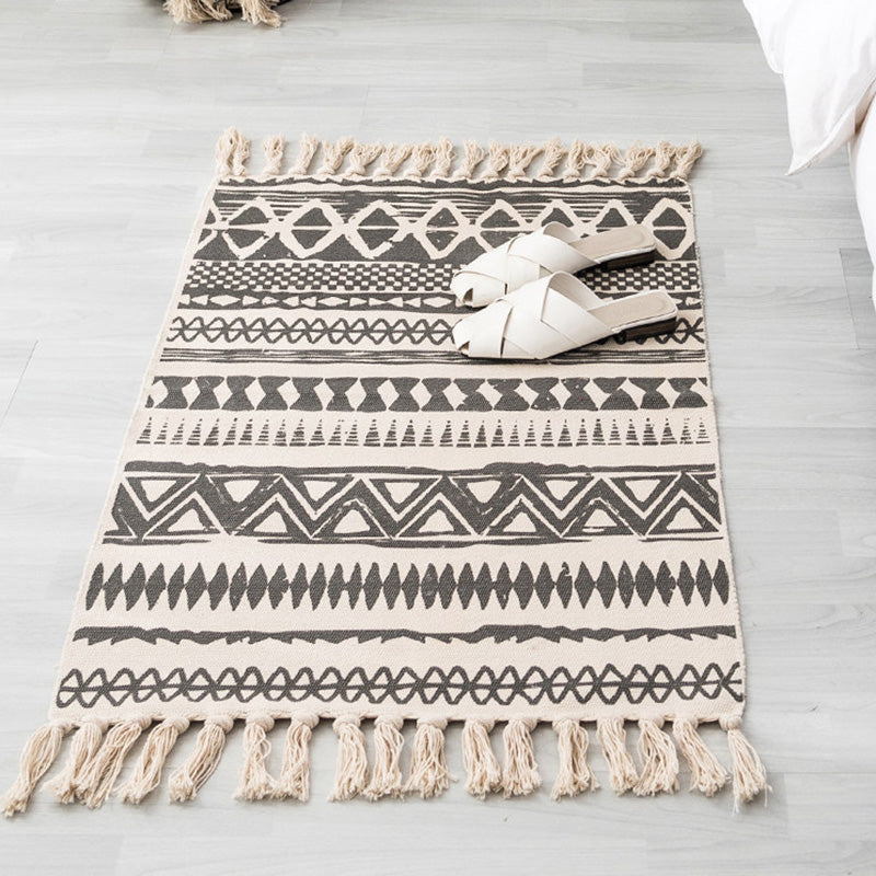 Decorative Western Rug Multi-Color Tribal Patterned Rug Machine Washable Easy Care Carpet with Tassel for Bedroom