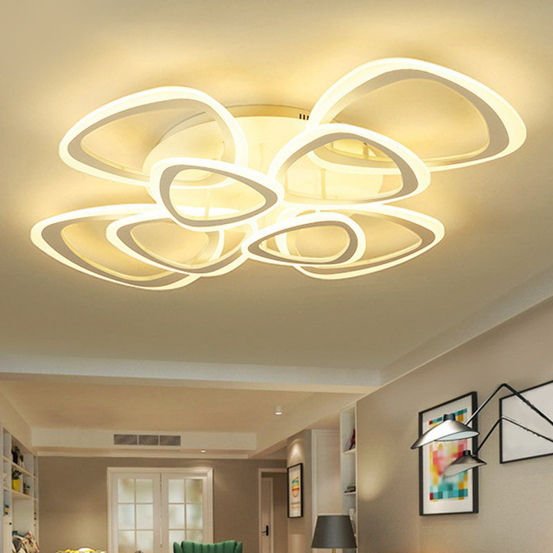 Dreieck Wohnzimmer Flush Mount Leichte Acryl -zeitgenössische LED -Semi -Flush -Deckenleuchte in Weiß