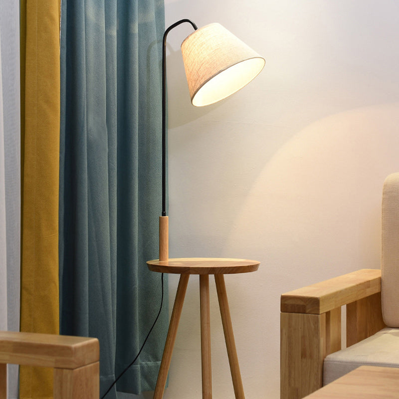 Verjüngter Wohnzimmer Stand Up Lamp Stoff Ein-Bulb Nordic Bodenbeleuchtung mit Holzschale in Weiß