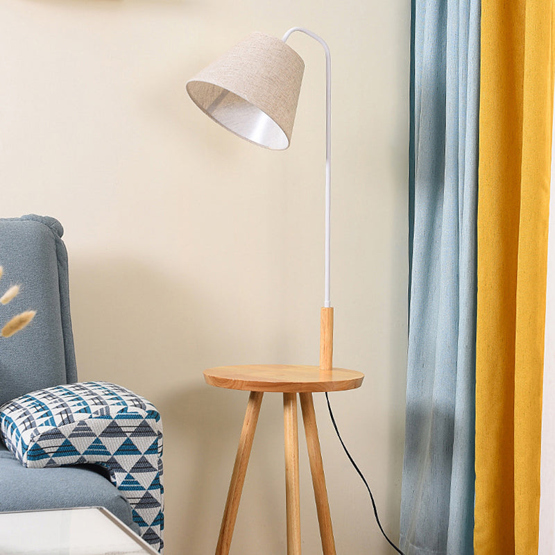 Verjüngter Wohnzimmer Stand Up Lamp Stoff Ein-Bulb Nordic Bodenbeleuchtung mit Holzschale in Weiß