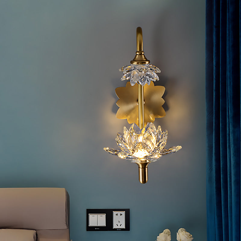 1 Bulbe de chambre à coucher applique d'applications moderniste de style moderniste finition en laiton lampe murale avec une nuance en cristal clair lotus
