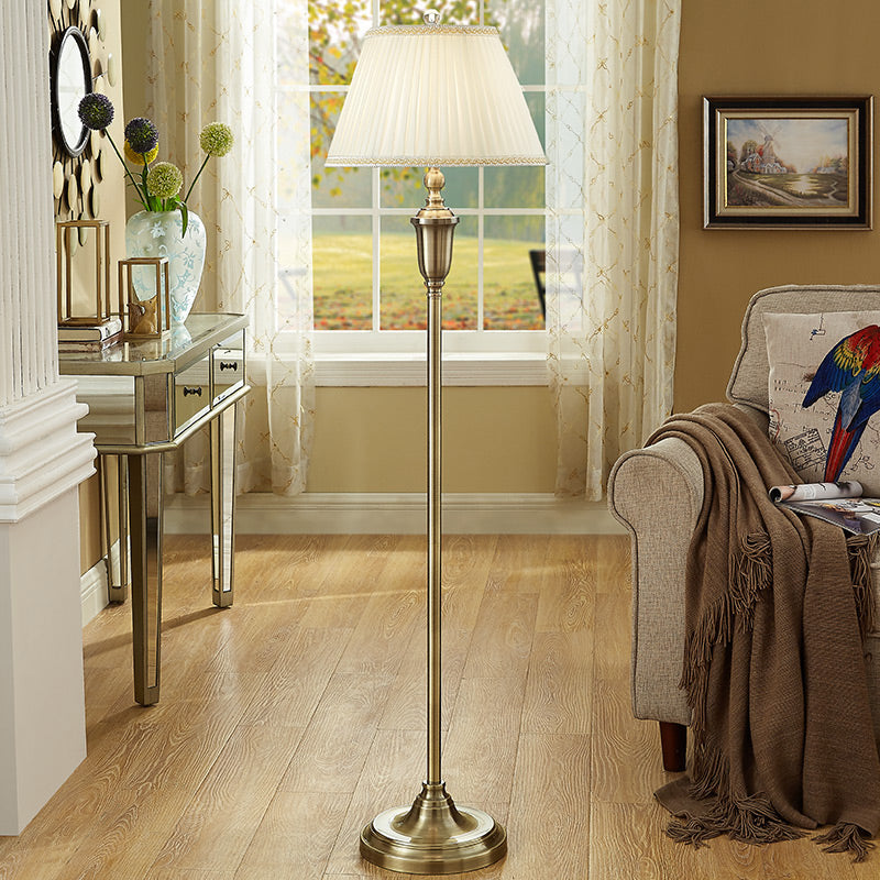 Geplooide stof Empire Shade Floor Lamp Vintage Single-Bulb woonkamer Standing Lighting in Beige