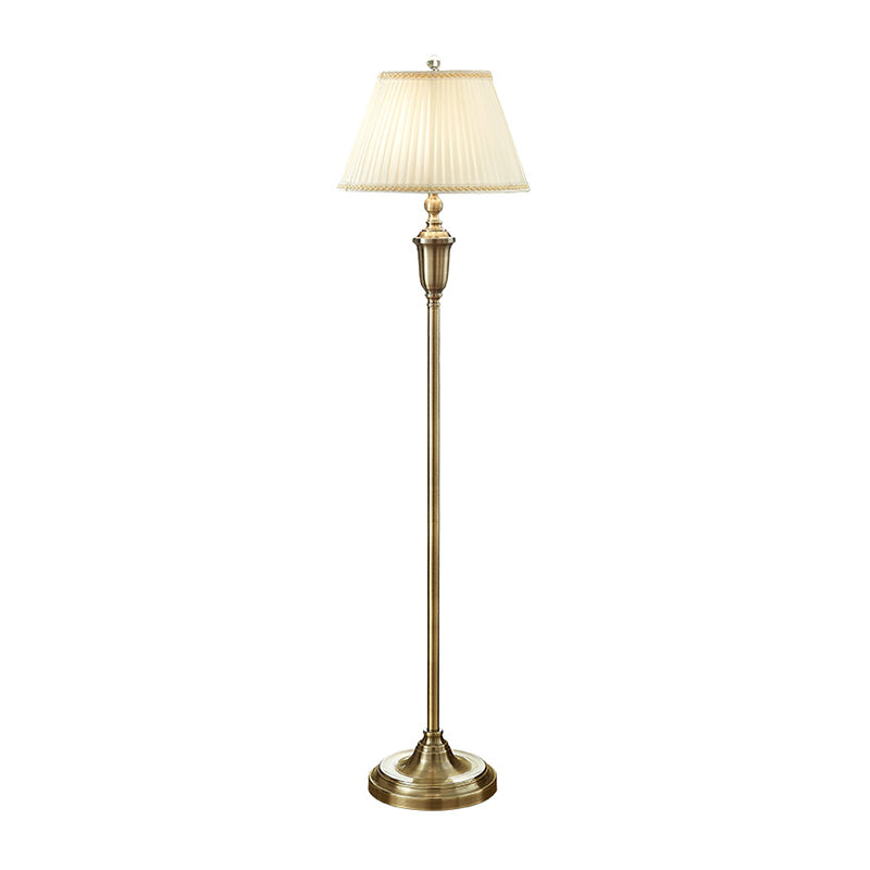 Geplooide stof Empire Shade Floor Lamp Vintage Single-Bulb woonkamer Standing Lighting in Beige