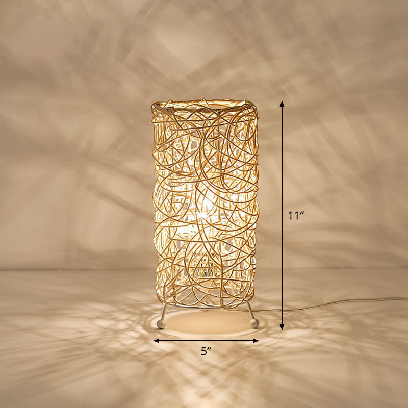 Luz de mesa cilíndrica de estilo moderno Rattan de una sola bombilla.