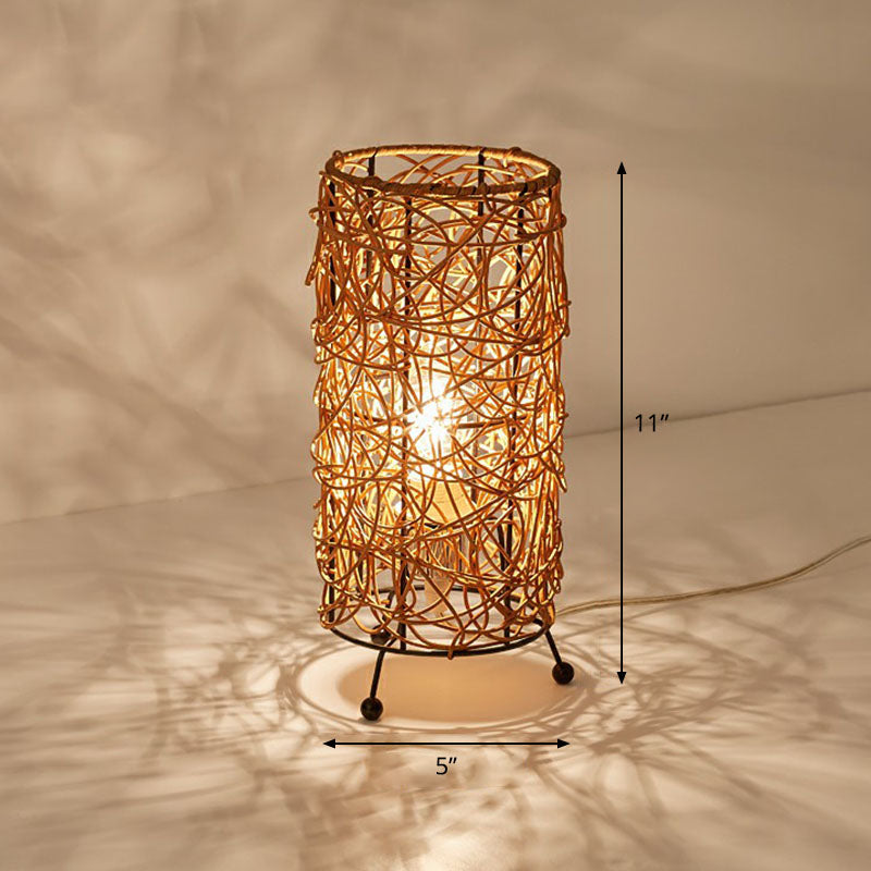 Luz de mesa cilíndrica de estilo moderno Rattan de una sola bombilla.