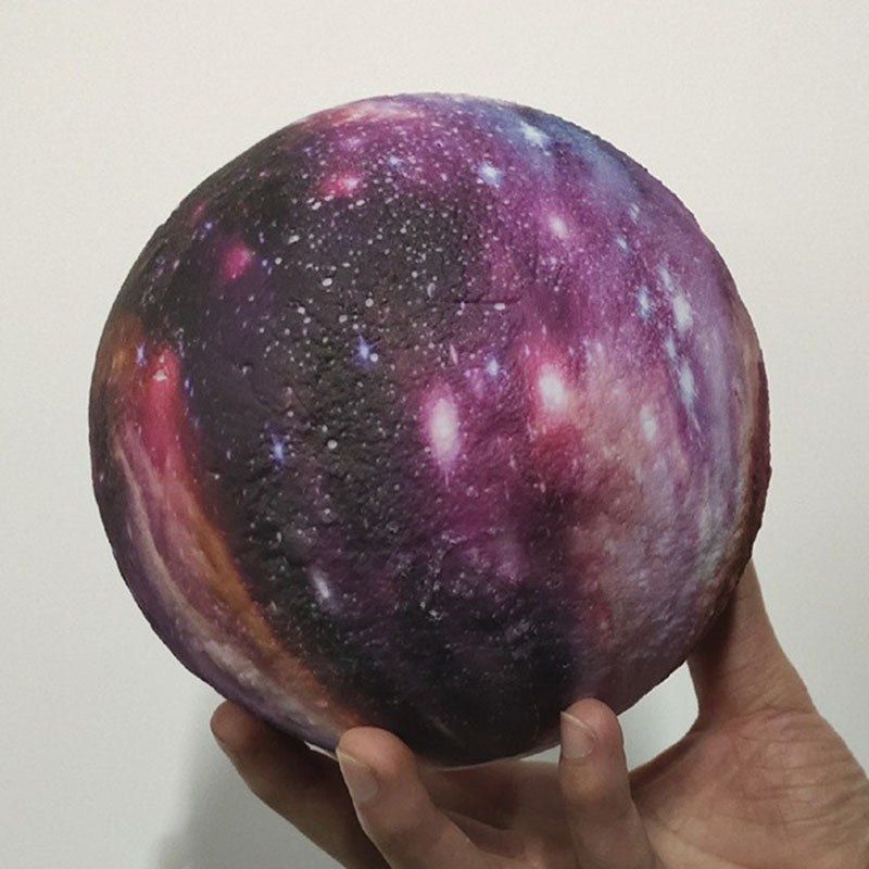 Galaxia morada Lámpara esférica de la noche Luz de mesa de plástico para niños con base de madera