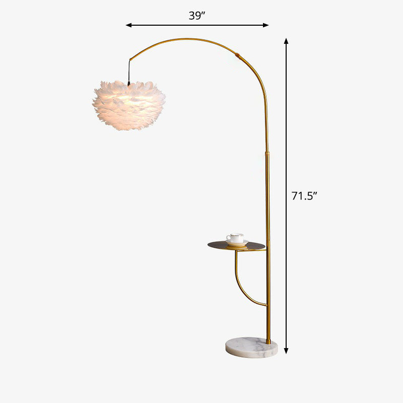 Antieke gouden boog staande lamp postmodern 1-bulb metalen dienbladen vloerlicht met opgehangen verenschaduw