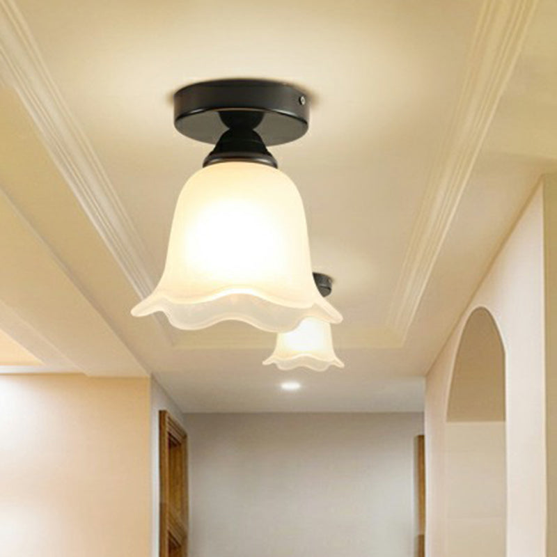 Lampada a soffitto in vetro bianco glassata singola rustica corridoio fiore nero semifulco