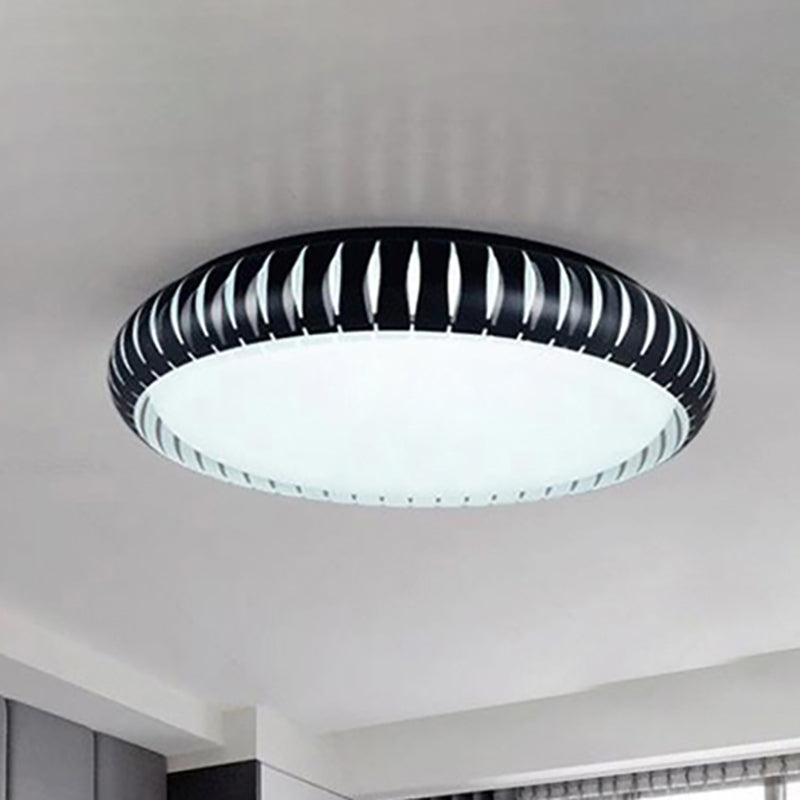 White / Black Circular Flush Mount Ceiling Light with Hollow Shade Simple Metal LED Ceiling Flush Mount for Living Room, 18.5 "/22.5" Diameter