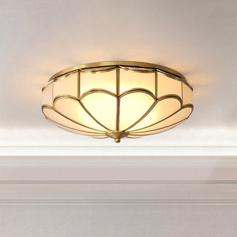 Kuppel Flush Mount Traditionelles Opal Glas 14 "/18" Breit 3/4 Bulbs Messing Ceiling Mount Chandelier