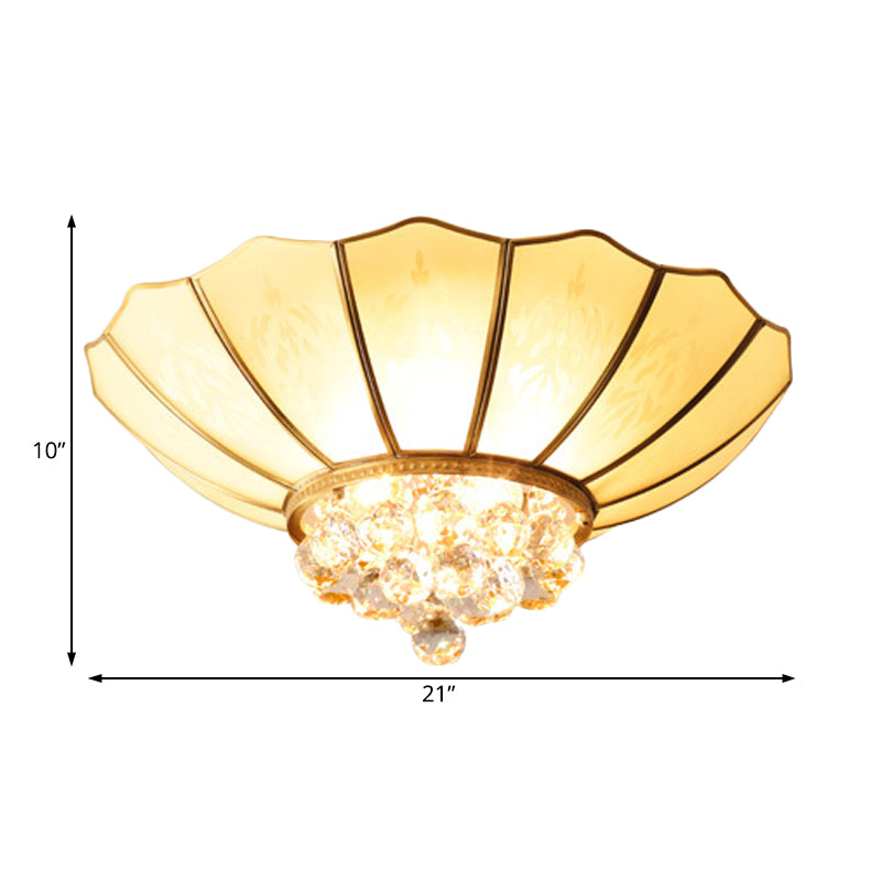 Kuppel-Unterputz-Kronleuchter aus traditionellem Milchglas, 21"/25,5" breit, 4/6 Glühbirnen, Deckenleuchte aus Messing mit Kristalltropfen