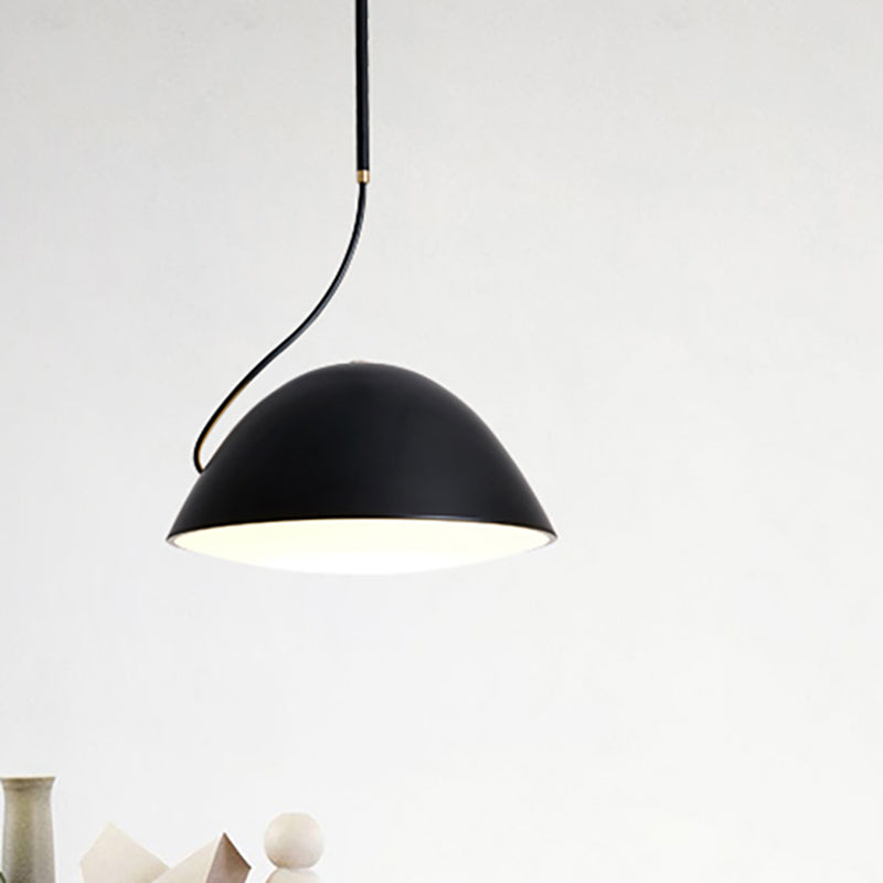 Dôme noir / blanc suspendu pendant métal contemporain 1 lumière de suspension légère pour salle à manger