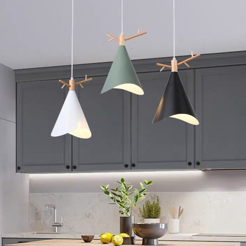 Conical Multi Ceiling Light Nordic Metal 3 Bulbs White-Wood Drop Pendant with Wavy Edge and Antler Deco