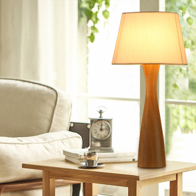 Empire Shade Fabric Autochtone Light Modern 1 Bulbe White White Table Lampe avec base de vase en bois