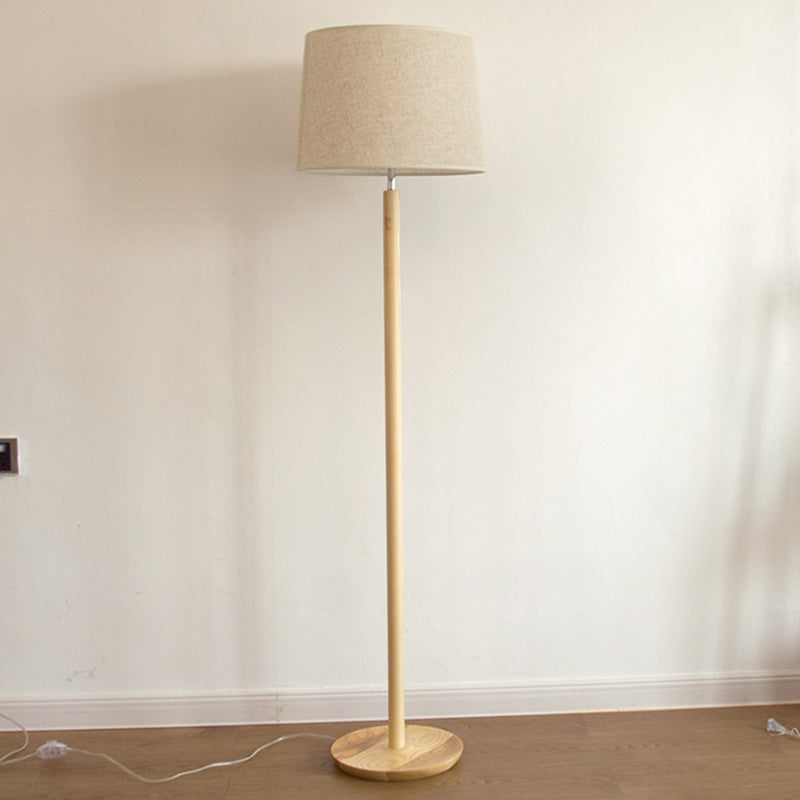 Stoff verjüngte trommelförmige Stehlampe minimalistisch 1 Kopf stehend Licht mit Holzständer