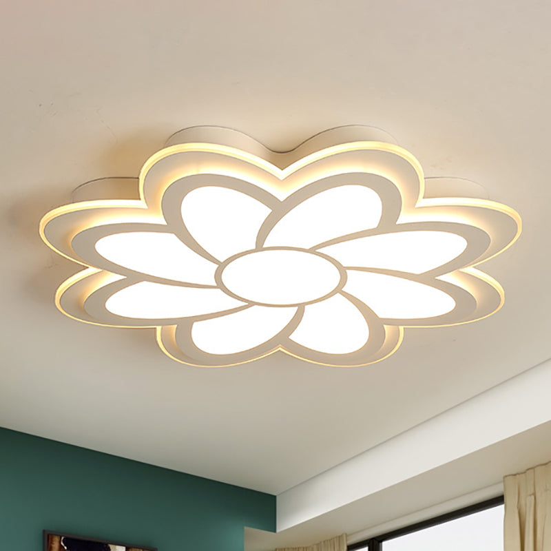 Zeitgenössische Flower-Unterputz-LED-Deckenleuchte aus Metall für Schlafzimmer in Weiß mit Acryldiffusor in Warmweiß, 16,5"/20,5"/24,5" Durchmesser