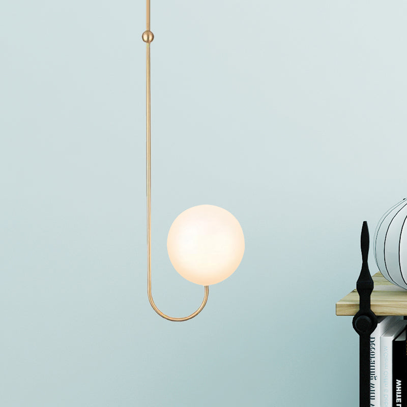 1 Glühbirnenschlafzimmer hängende Anhängerlampe mit Ball weißer Glasschatten zeitgenössischer Gold Suspension Licht