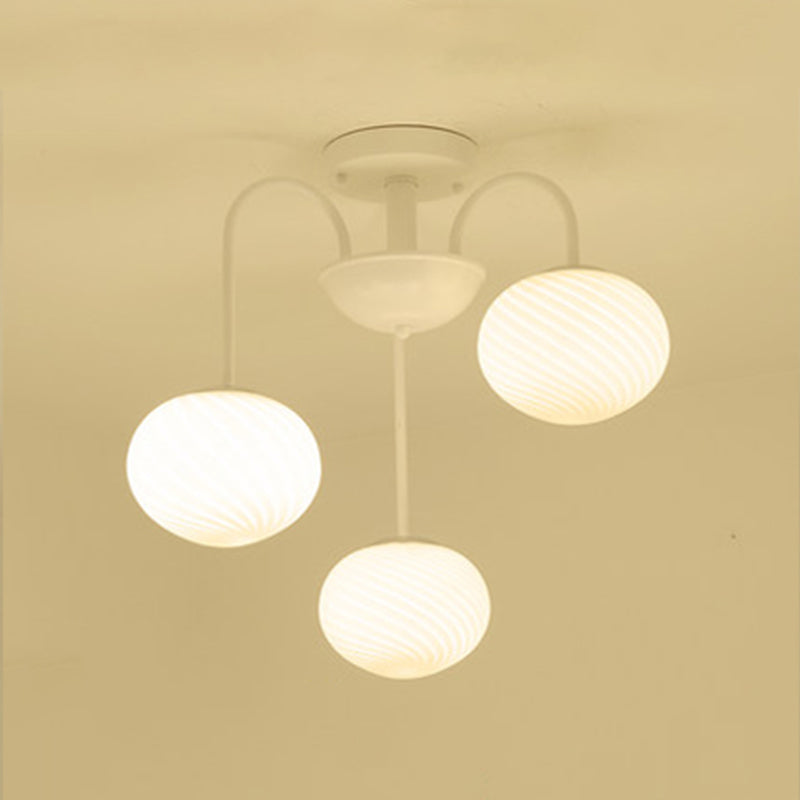 Sfera Glassa glassata semi -filo chiaro moderno moderno a 3 luci a soffitto nero/bianco montato con braccio curvo