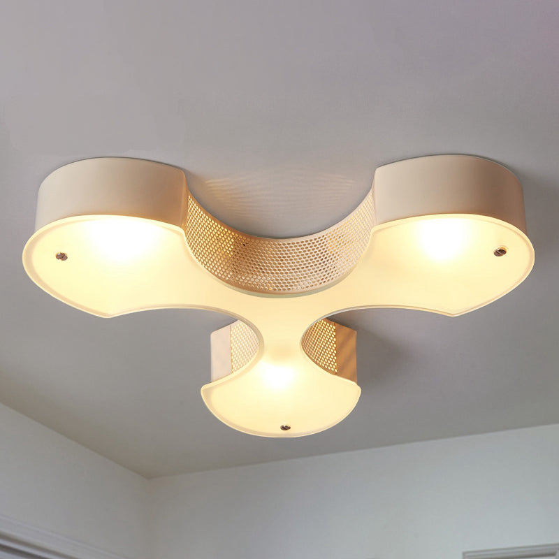 Witte Bloem Flush Mount Licht Modernisme Metal 3 Lampen Living Room Plafond Verlichting met Mesh Detail en Frosted Glass