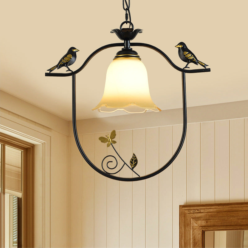 Bell Shade Dining Room Hanging Light Kit Traditionele metalen 1 Licht Zwarte Hanglampverlichting met vogelontwerp