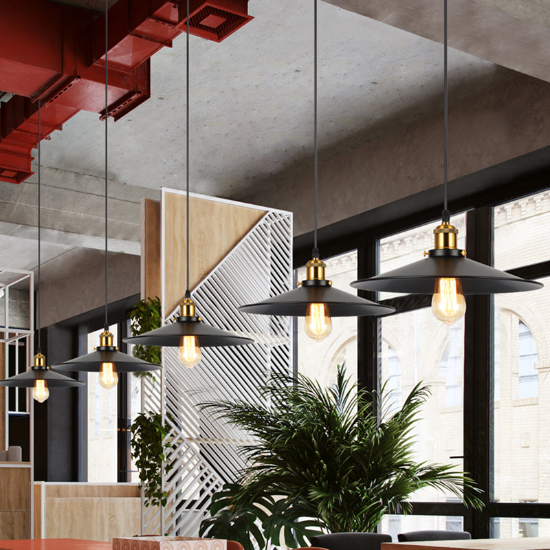 Conical Shade Iron Suspension Light Industrial Single Bulb Restaurant Hanglamp in het zwart