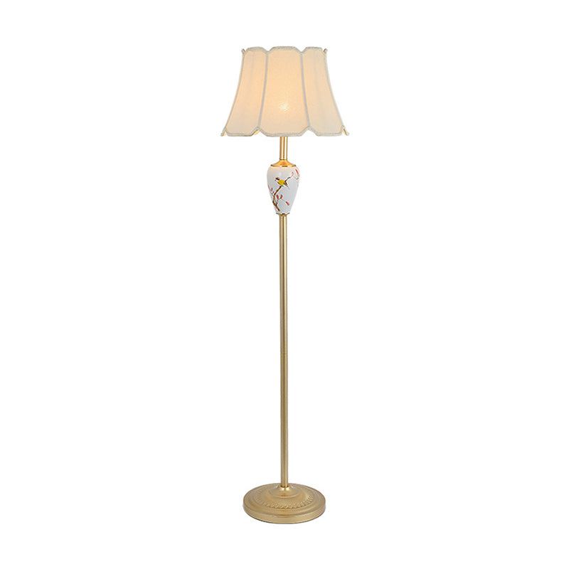 Fabric Flared Floor Light Classic 1-Light Living Room Accent Lamp with Scalloped Trimming in Gold