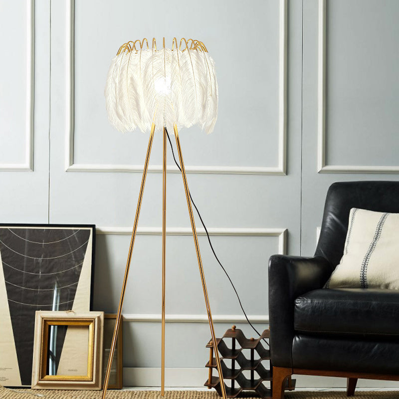 Trépied Ferat Floor Light Post-modern 1 Bulbe Gold Finish Finish Stand Up Lamp pour le salon