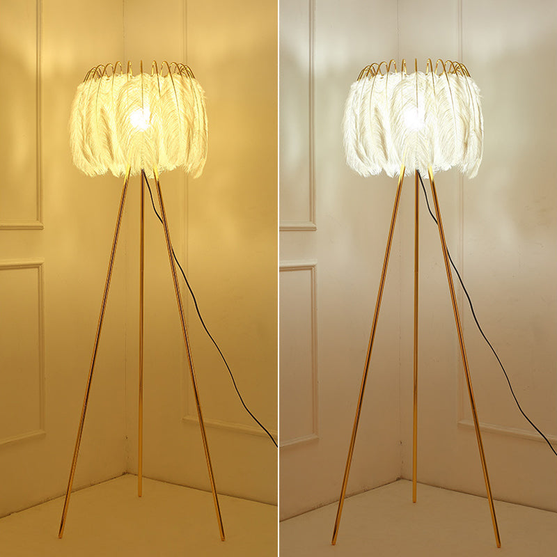 Trépied Ferat Floor Light Post-modern 1 Bulbe Gold Finish Finish Stand Up Lamp pour le salon