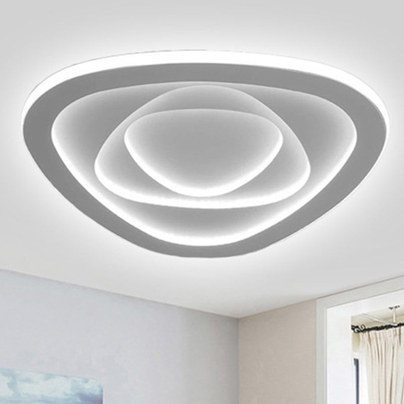 Triangle Ceiling Light Fixture Modern Acrylique 16 "/19.5" /23.5 " Wide Bedroom LED Flush Mount Lamp in Warm / White Light