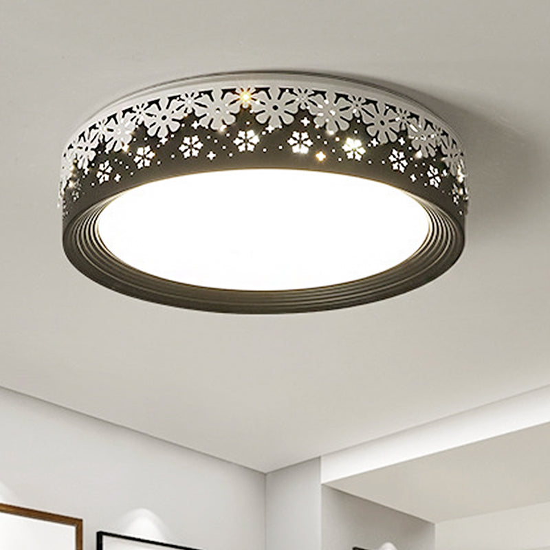 18"/22"/30" Dia Modern LED Flush Mount Light Black Snowflake Patterned Flush Ceiling Light with Acrylic Shade in Warm/White Light