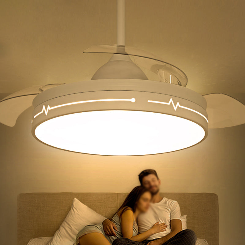 Control remoto Ronda de 3 cuchillas Lámpara de ventilador colgante Nordic Metal Comedor LED Semi Flush Mount Techo Fixtura