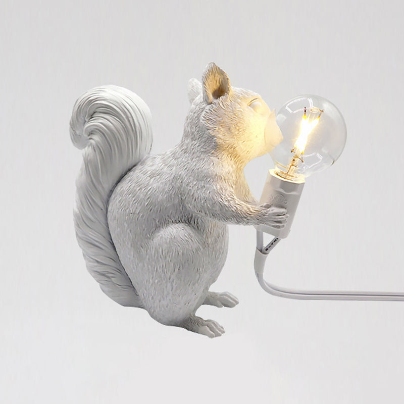 Artistic Squirrel Night Table Light Resin Single-Bulb Childrens Bedside Night Lamp