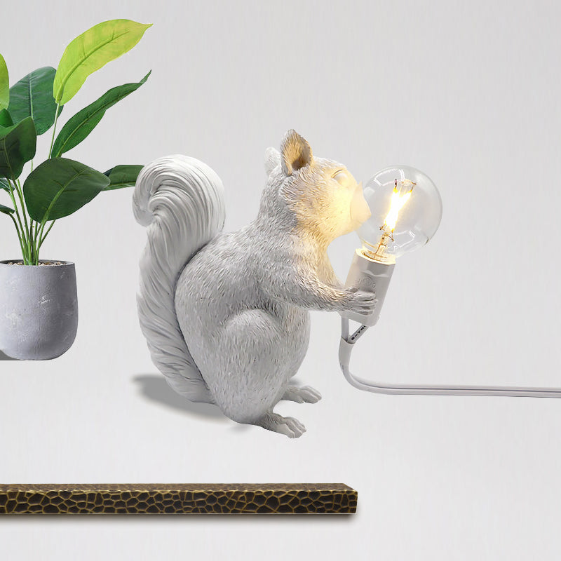 Artistic Squirrel Night Table Light Resin Single-Bulb Childrens Bedside Night Lamp