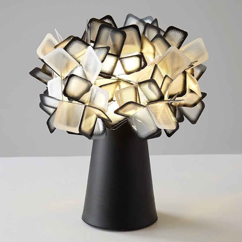 Origami Flower Metal Noche Lámpara LED Decorative Accent Light para sala de estar