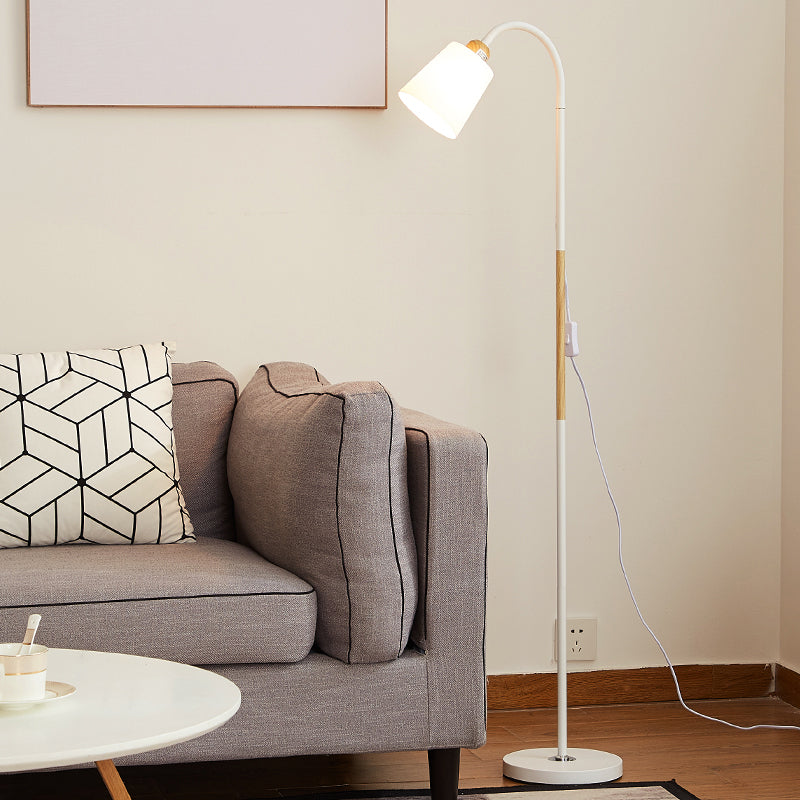 Rotatable Ein-Bulb-sich verjüngter Bodenlicht Nordic Metall Stand Up Lampe für Wohnzimmer