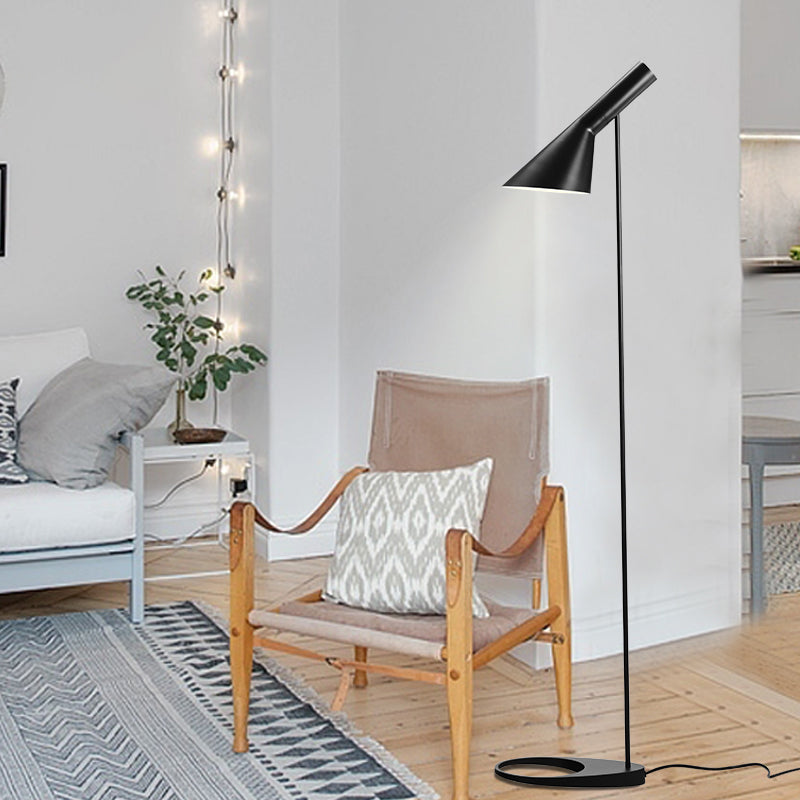 Nordic Trichterform Stehlampe 1 Kugel Metall Drehbares Stehlicht für Wohnzimmer