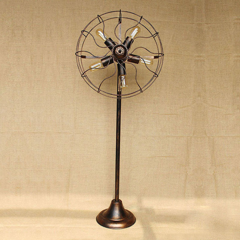 Lampada da pavimento del design del ventilatore antico in bronzo con gamba in ferro battuto a soppalco rustico 5 luci da pavimento interno