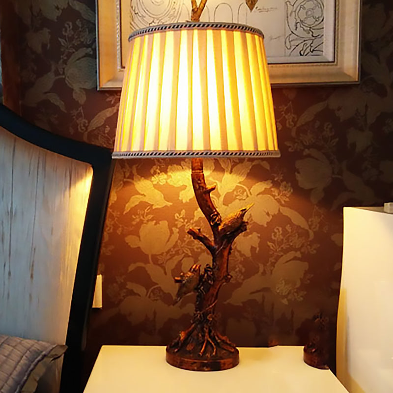 1-Light Fabric Reading Lamp Rustic Beige Drum Bedroom Desk Light with Tree and Birds