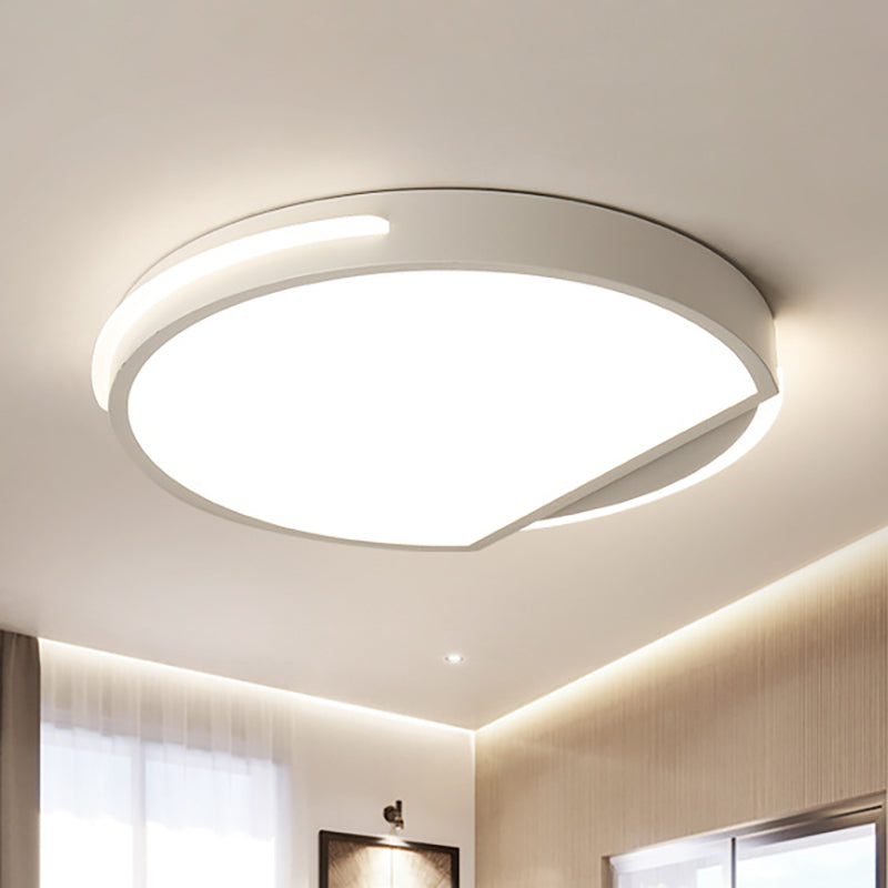 Round Ceiling Flushmount Simplicity Metal 1 Light 16"/19.5" Wide White Flush Lighting in Warm/White Light