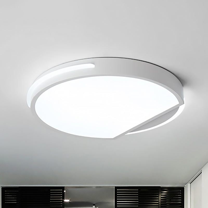 Round Ceiling Flushmount Simplicity Metal 1 Light 16"/19.5" Wide White Flush Lighting in Warm/White Light