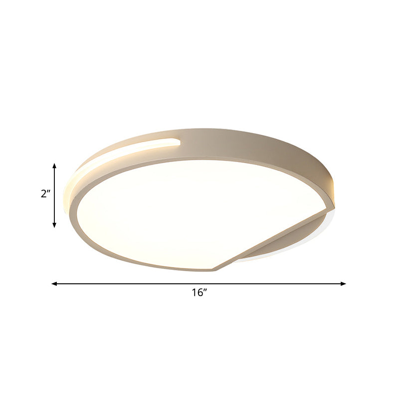 Round Ceiling Flushmount Simplicity Metal 1 Light 16"/19.5" Wide White Flush Lighting in Warm/White Light